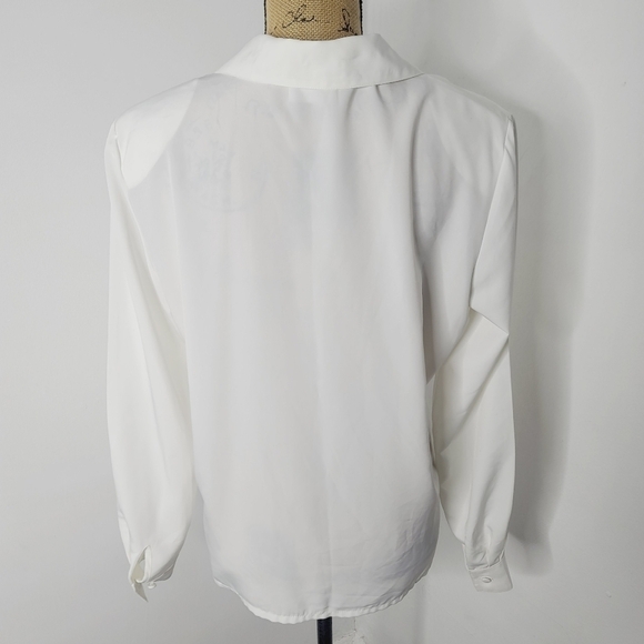 Liz Baker White Floral Embroidery Monochromatic Button Down Shirt - Picture 5 of 13